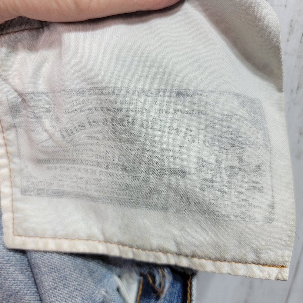 Levi's Women's 501 Button Fly Blue Denim Jean Shorts Size 30 Raw Hem Mid-Rise. - Picture 8 of 8